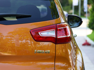 2011款2.0L Premium 自动两驱版 尾灯