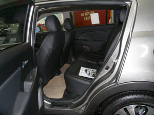 2011款2.0L GLS 自动两驱版 后排空间