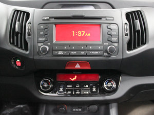 2011款2.0L GLS 自动两驱版 中控台
