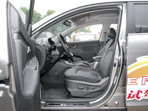 2011款2.4L Premium 自动四驱版 前排空间