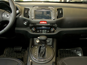 2011款2.4L GLS 自动四驱版 中控台