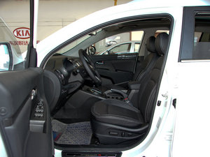 2011款2.4L GLS 自动四驱版 前排空间