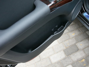 2011款2.0GLS 自动两驱版 前门储物空间