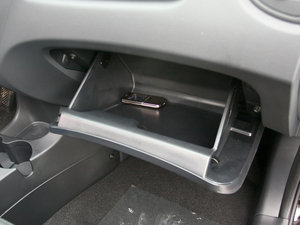 2011款2.0GLS 自动两驱版 手套箱