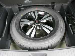 2011款2.0GLS 自动两驱版 备胎