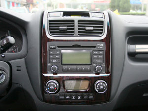 2011款2.0GLS 自动两驱版 中控区