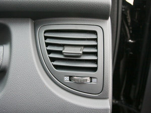 2011款2.0GLS 自动两驱版 中控区
