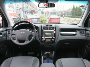 2011款2.0GLS 自动两驱版 中控区