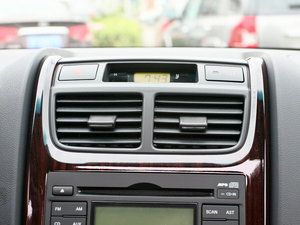 2011款2.0GLS 自动两驱版 空调出风口