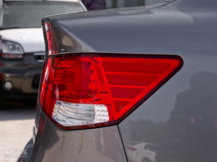 2011 1.6L PremiumԄ