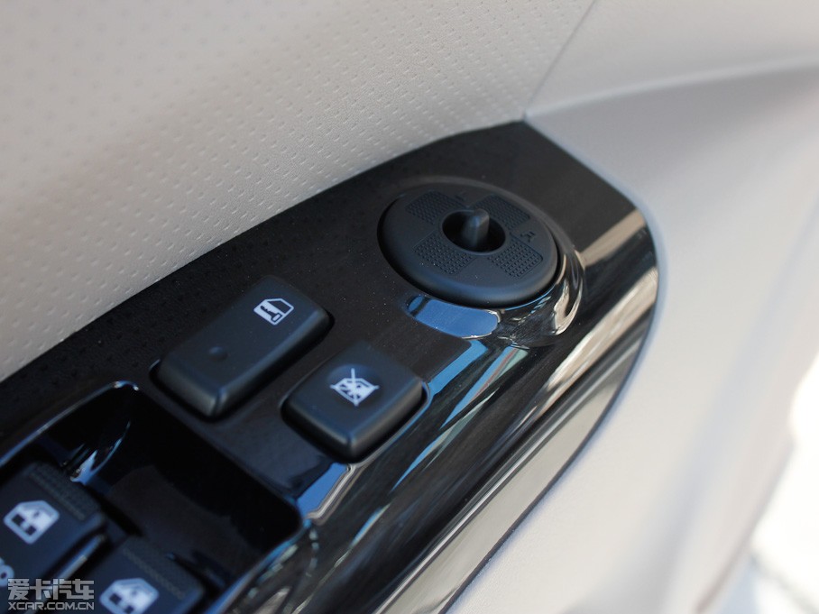 2012��{�� 2.0GL �ԄӃ���