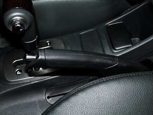 2012款2.0GLS 自动两驱版 驻车制动器
