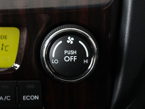 2012款2.0GLS 自动两驱版 中控区