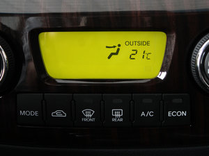 2012款2.0GLS 自动两驱版 中控区