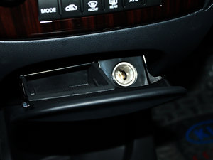 2012款2.0GLS 自动两驱版 中控区