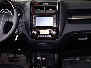 2012款2.0GLS 自动两驱版 中控台