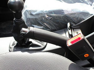 2012款2.0GLS 手动两驱版 驻车制动器