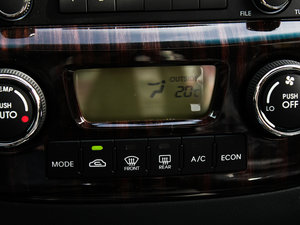 2012款2.0GLS 手动两驱版 中控区