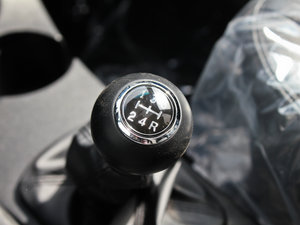 2012款2.0GLS 手动两驱版 中控区