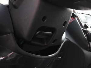 2012款2.0GLS 手动两驱版 中控区