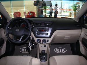 2011款1.4L GLS 自动版 内饰全景