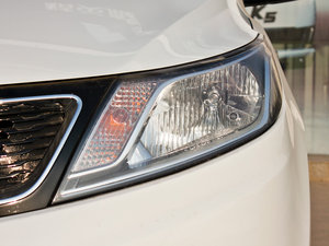 2011款1.4L GLS 手动版 大灯