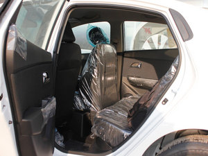 2011款1.4L GLS 手动版 后排空间