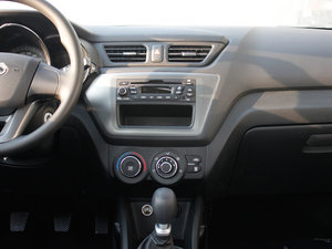 2011款1.4L GLS 手动版 中控台