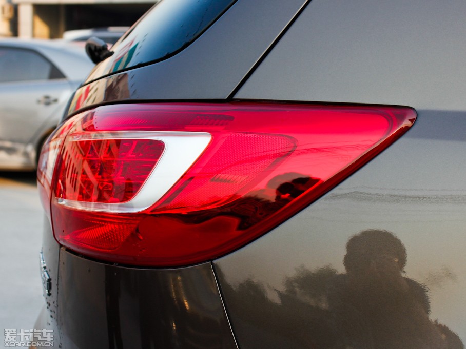 2012 2.4L Premium Ԅ