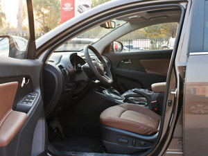 2012款2.4L Premium 自动四驱版 前排空间