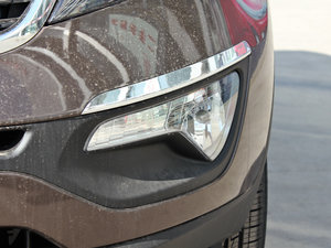 2012款2.0L GL 手动两驱版 前雾灯