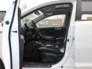 2012款2.0L GLS 自动两驱版 前排空间