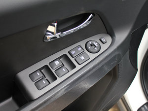 2012款2.0L GLS 自动两驱版 主驾车窗控制区	