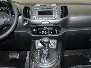 2012款2.0L GLS 自动两驱版 中控台