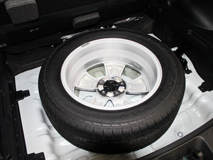 2012款2.0L GLS 自动两驱版 备胎