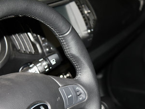 2012款2.0L GL 手动两驱版 中控区