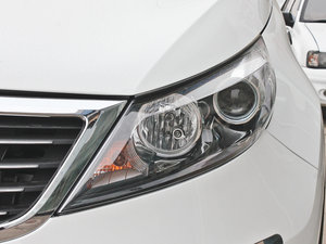 2012款2.0L NAVI 自动两驱版 大灯