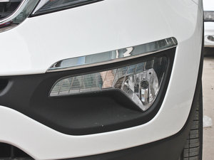 2012款2.0L NAVI 自动两驱版 前雾灯