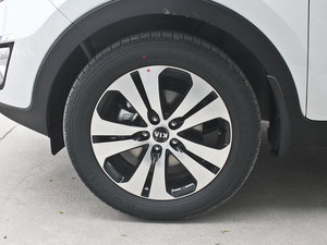 2012款2.0L NAVI 自动两驱版 轮圈
