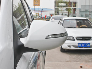 2012款2.0L NAVI 自动两驱版 后视镜