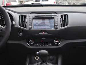 2012款2.0L NAVI 自动两驱版 中控台