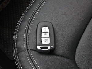 2012款2.0L NAVI 自动两驱版 车钥匙