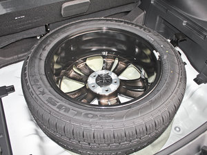2012款2.0L NAVI 自动两驱版 备胎