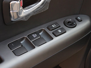 2012款1.6L GLS 自动 主驾车窗控制区	
