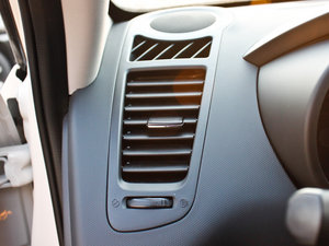 2012款1.6L GLS 自动 空调出风口