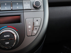 2012款1.6L GLS 自动 中控区
