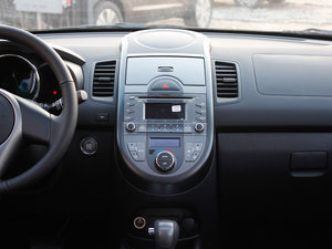 2012款1.6L GLS 自动 中控台