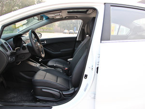 2013款1.6L 自动DLX 前排空间