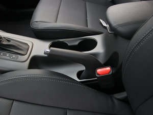 2013款1.6L 自动DLX 驻车制动器