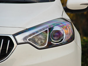 2013款1.6L 自动DLX 大灯